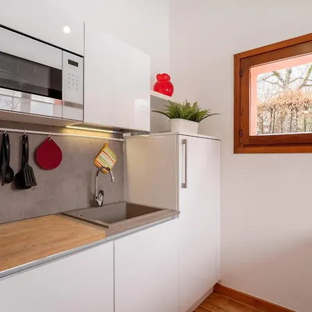 Rossa By Wonderful Italy *