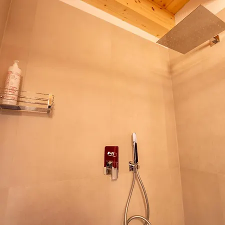 Rossa By Wonderful Italy *