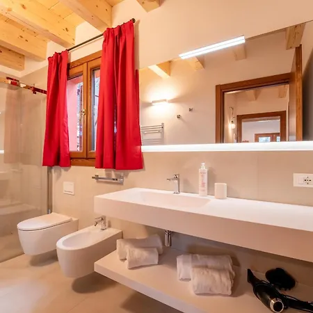 Rossa By Wonderful Italy *